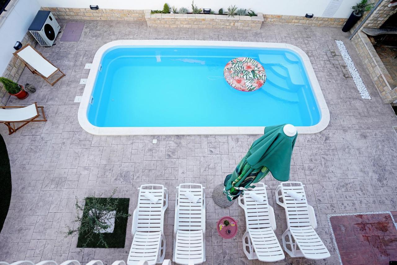 Villa Tago With Heated New Pool คาชเตลา ภายนอก รูปภาพ