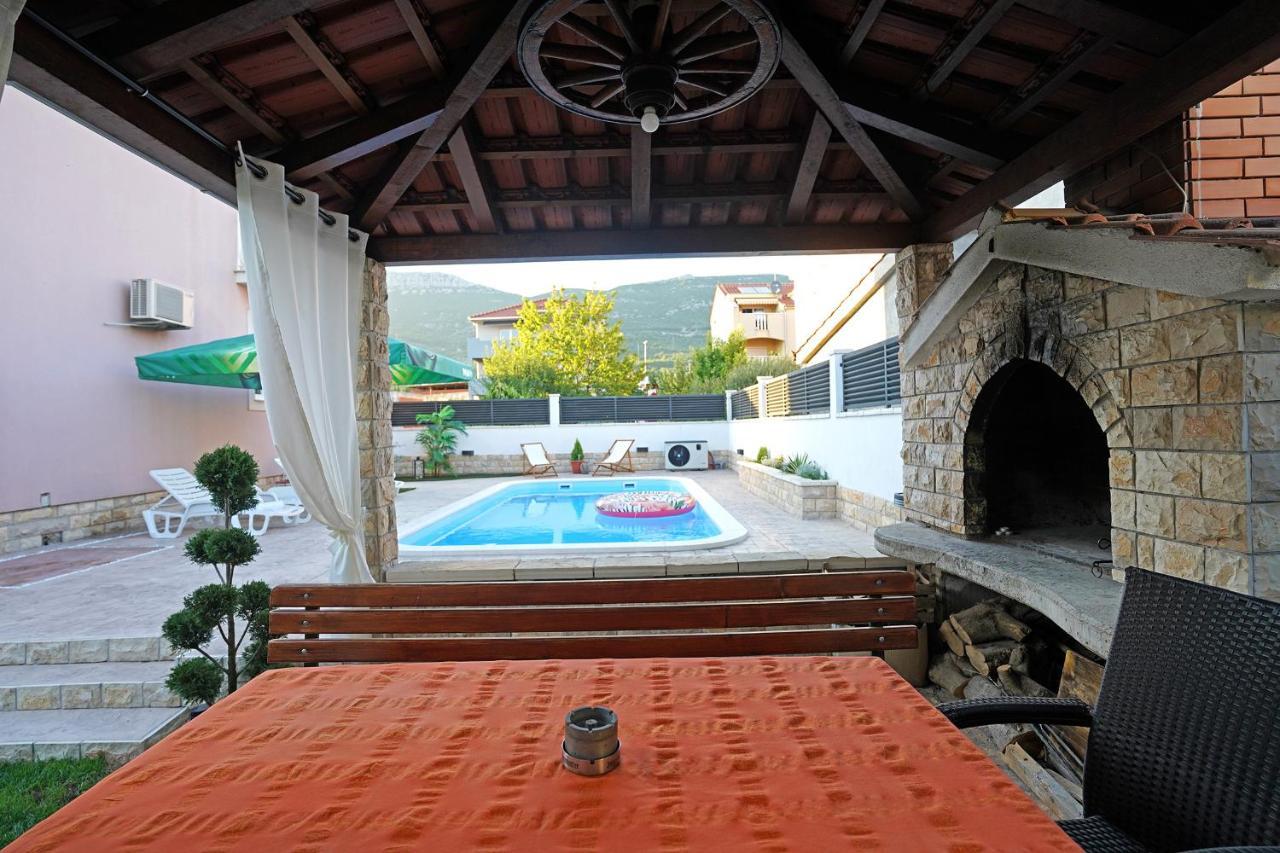 Villa Tago With Heated New Pool คาชเตลา ภายนอก รูปภาพ
