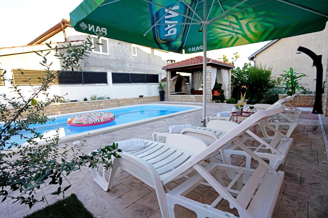Villa Tago With Heated New Pool คาชเตลา ภายนอก รูปภาพ