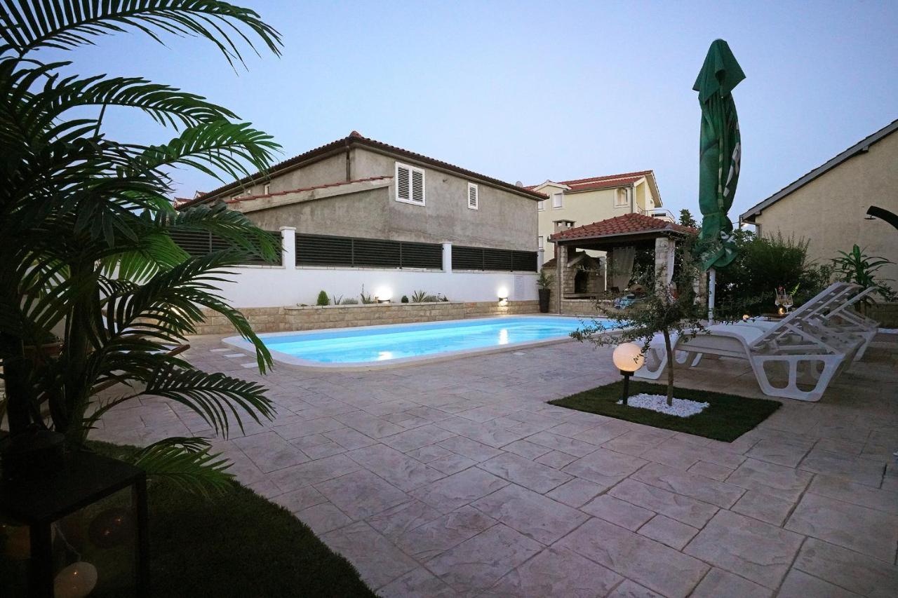 Villa Tago With Heated New Pool คาชเตลา ภายนอก รูปภาพ
