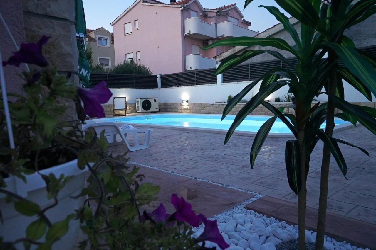 Villa Tago With Heated New Pool คาชเตลา ภายนอก รูปภาพ